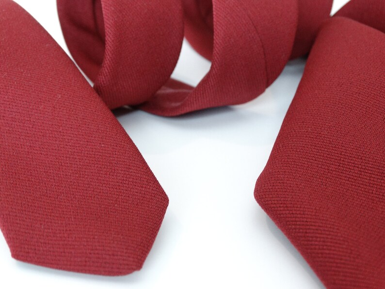 peek a boo necktie