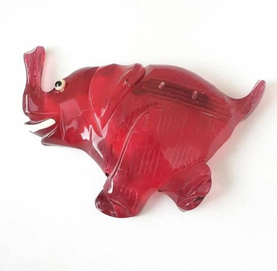 1940s Reverse Carved Lucite Elephant Brooch Berry