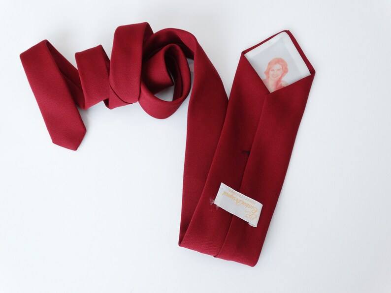 peek a boo necktie