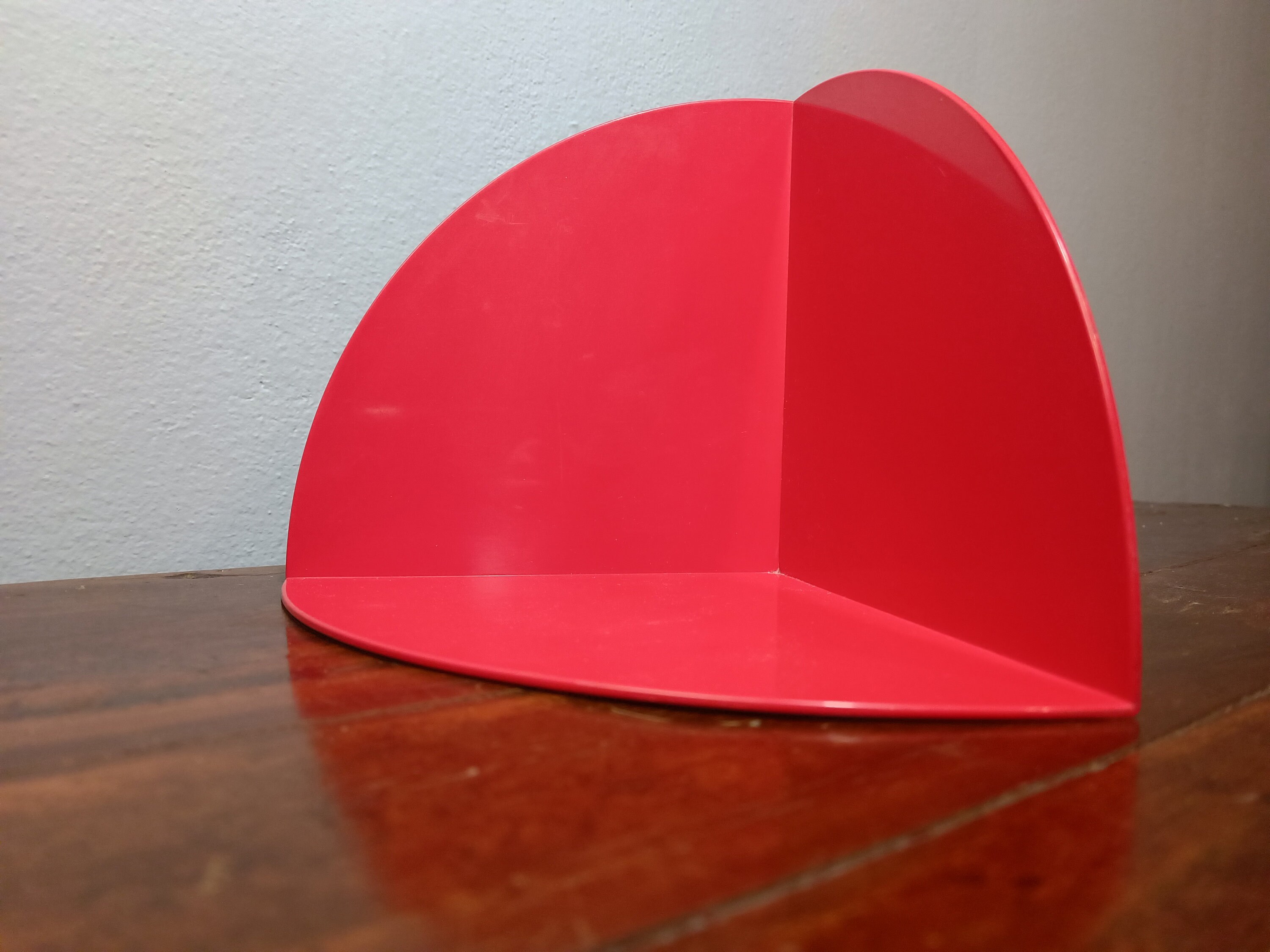 カルテルブックエンド、 ジオット・ストッピーノ、 イタリアモダン プラスチック赤 カルテルブックエンド、 ジオット・ストッピーノ、 イタリア