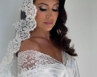 Lace Mantilla Wedding Veil, Bridal Lace Veil, Spanish lace fingertip veil soft veil Mantilla lace, white ivory fully laced Mantilla veil