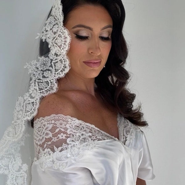 Lace Mantilla Wedding Veil, Bridal Lace Veil, Spanish lace fingertip veil soft veil Mantilla lace, white ivory fully laced Mantilla veil