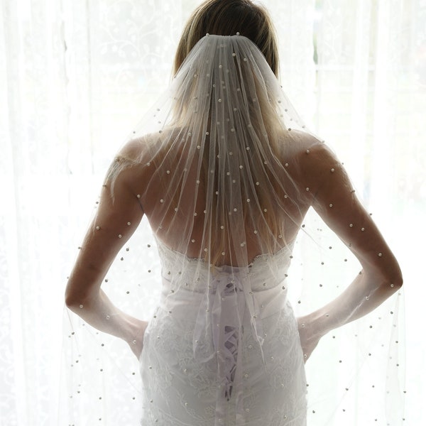 Scattered Pearl Veil, Pearl Wedding Bridal Veil white, ivory Modern Pearls bridal Modern Cathedral Long Veil length veil with Pearls
