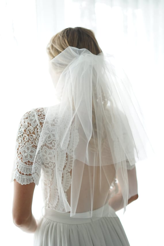 Short Bridal Veil, Mini Shoulder Wedding Veil, Ivory Wedding Veil, Shoulder  Length Double Veil, Blusher Veil, Flyaway Veil , Retro Bride 