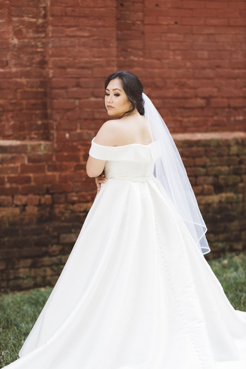 Bord du ruban de satin voile de mariée mariage blanc, ruban ivoire voile de mariée voile du bout des doigts cathédrale chapelle valse longueur voile voile de mariée image 4