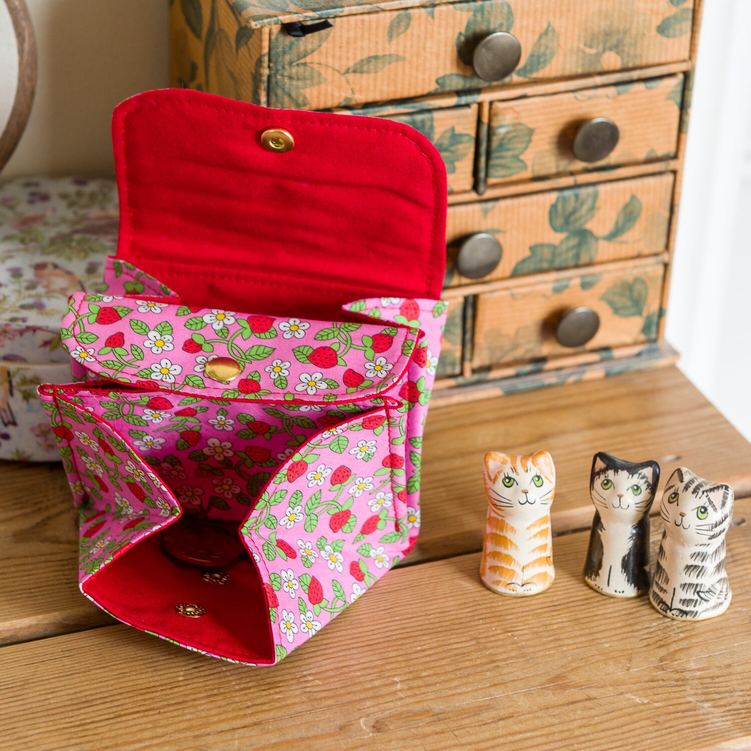Small Wallet Purse With Room for Cards, Notes and Coins the