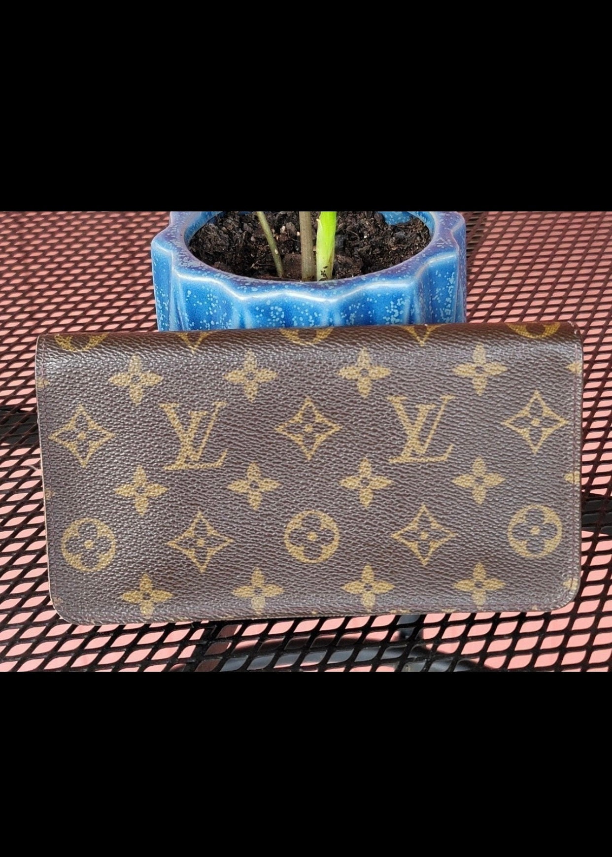 Vintage toilettas bedekt met LV monogram van Louis Vuitton, Frankrijk