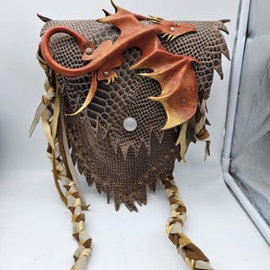 Sac à main en cuir Fantasy Dragon dragon du soleil - sac à main en cuir dragon de 23 cm - celui-ci est disponible dès maintenant.