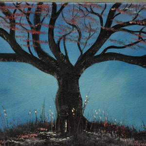K&ouml;nnte beinhalten: Ein Gem&auml;lde eines schwarzen Baumes mit einem dicken Stamm und vielen &Auml;sten vor einem blauen Himmel. Der Baum ist vor dem Himmel silhouettiert, und im Vordergrund befinden sich einige kleine wei&szlig;e Blumen.