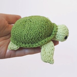 Mini turtle, stuffed animal, tiny plush sea turtle, sea creatures mini amigurumi, pocket toy, crochet turtle, green turtle knit turtle light green