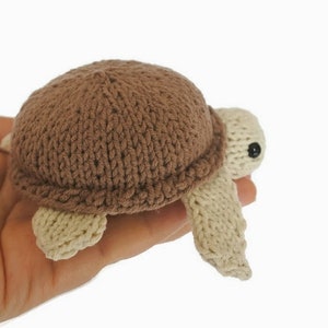 Mini turtle, stuffed animal, tiny plush sea turtle, sea creatures mini amigurumi, pocket toy, crochet turtle, green turtle knit turtle Beige