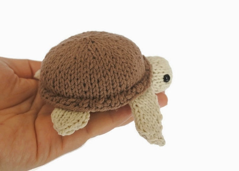 Mini turtle, stuffed animal, tiny plush sea turtle, sea creatures mini amigurumi, pocket toy, crochet turtle, green turtle knit turtle Beige