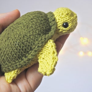 Mini turtle, stuffed animal, tiny plush sea turtle, sea creatures mini amigurumi, pocket toy, crochet turtle, green turtle knit turtle dark green