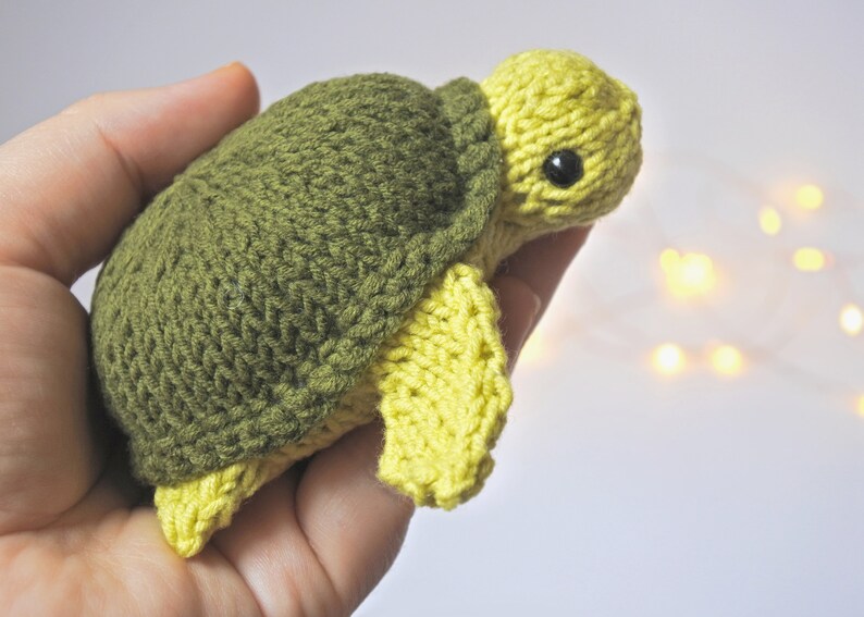 Mini turtle, stuffed animal, tiny plush sea turtle, sea creatures mini amigurumi, pocket toy, crochet turtle, green turtle knit turtle dark green