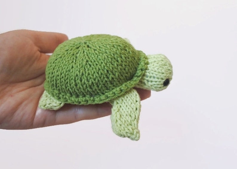 Mini turtle, stuffed animal, tiny plush sea turtle, sea creatures mini amigurumi, pocket toy, crochet turtle, green turtle knit turtle light green