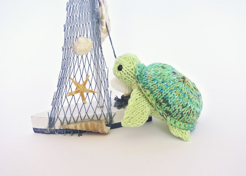 Mini turtle, stuffed animal, tiny plush sea turtle, sea creatures mini amigurumi, pocket toy, crochet turtle, green turtle knit turtle image 2