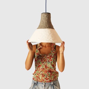Lampada a sospensione di cartapesta Cypisek, lampada, cartapesta, lampadario, lampada sospensione, griggia, lampada di carta, industriale