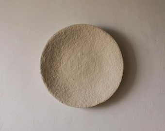Plato decorativo de pared de papel maché, arte mural contemporáneo.