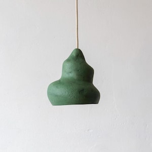 Piccola lampada a sospensione verde in cartapesta, moderna lampada a sospensione "Afrodita verde"