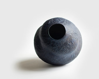 Jarrón escultural para flores, jarrón de papel maché azul de Prusia