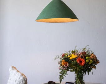 Lámpara colgante para isla de cocina Conica Large, iluminación de cocina de papel maché
