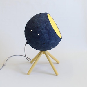 Pappmaché-Lampe Pluto, Lampe, Pappmaché, Stehleuchte, Stehlampe, Holzlampe, Papierlampe, Blau, Industriell Lampe, Papierzellstoff-Lampe
