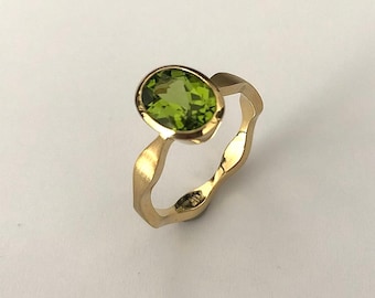 Goldring mit peridot