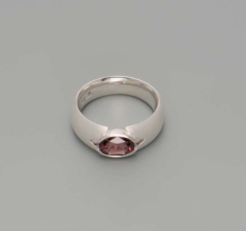 Ring aus Silber mit Granat Bild 4