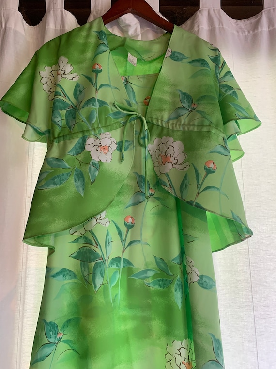 Vintage Hawaiian Muumuu with Caplet