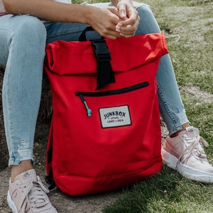 The Adventurer Recycled Roll-Top Backpack in Red ~ Collegetasche, Schultasche, Rucksack, Reisetasche, Herrentasche, Damentasche