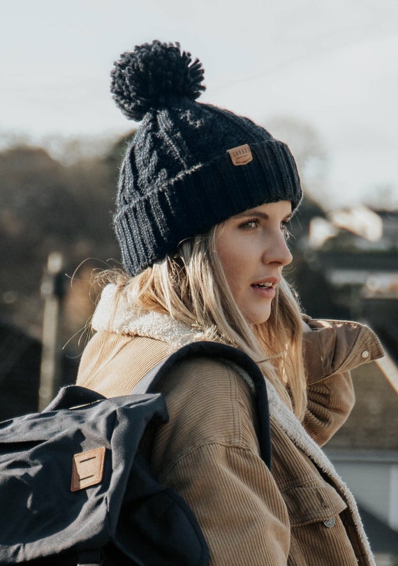 Navy woolly hat Clearance