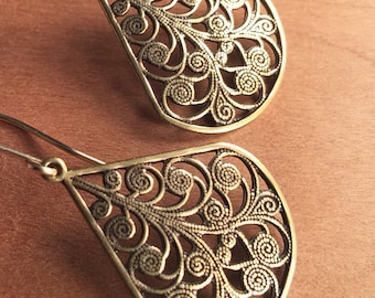 Gold Art Deco earrings. Antique gold floral filigree teardrop earrings. Romantic gifts. Unique affordable gifts for her. Bridal earrings.