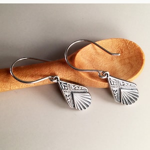Art Deco earrings. Vintage silver earrings. Vintage seashell earrings. Vintage Art Deco 1920s style earrings. Silver Art Nouveau earrings.