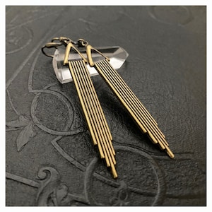 Vintage gold art deco earrings. Flapper earrings. 1920's style. Vintage NYC jewelry. Empire State. Chrysler Building. Skyscraper. NYC life.