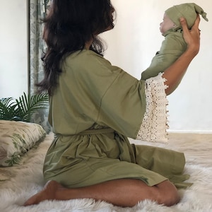 Vestaglia da parto e abbigliamento premaman. Vestaglia e fasce premaman per il travaglio e il parto. Vestaglia kimono e maglietta coordinata per papà.