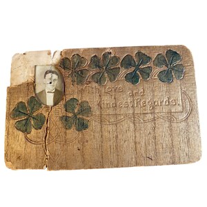 Ancienne carte postale en bois d'écorce de bouleau « With Love and Kindest Regards » Art de la gravure sur bois 1906 Mans Photo, Swoope Virginie VA