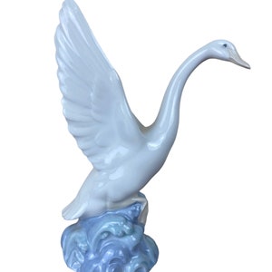 NAO by Lladro Porcelain Figurine 1007 Swan Duck Goose Retired