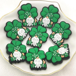 Silikonpärla St. Patrick's Day Gnome Dvärg Shamrocks Klöver Focal Bead Berlock Fynda AS0767