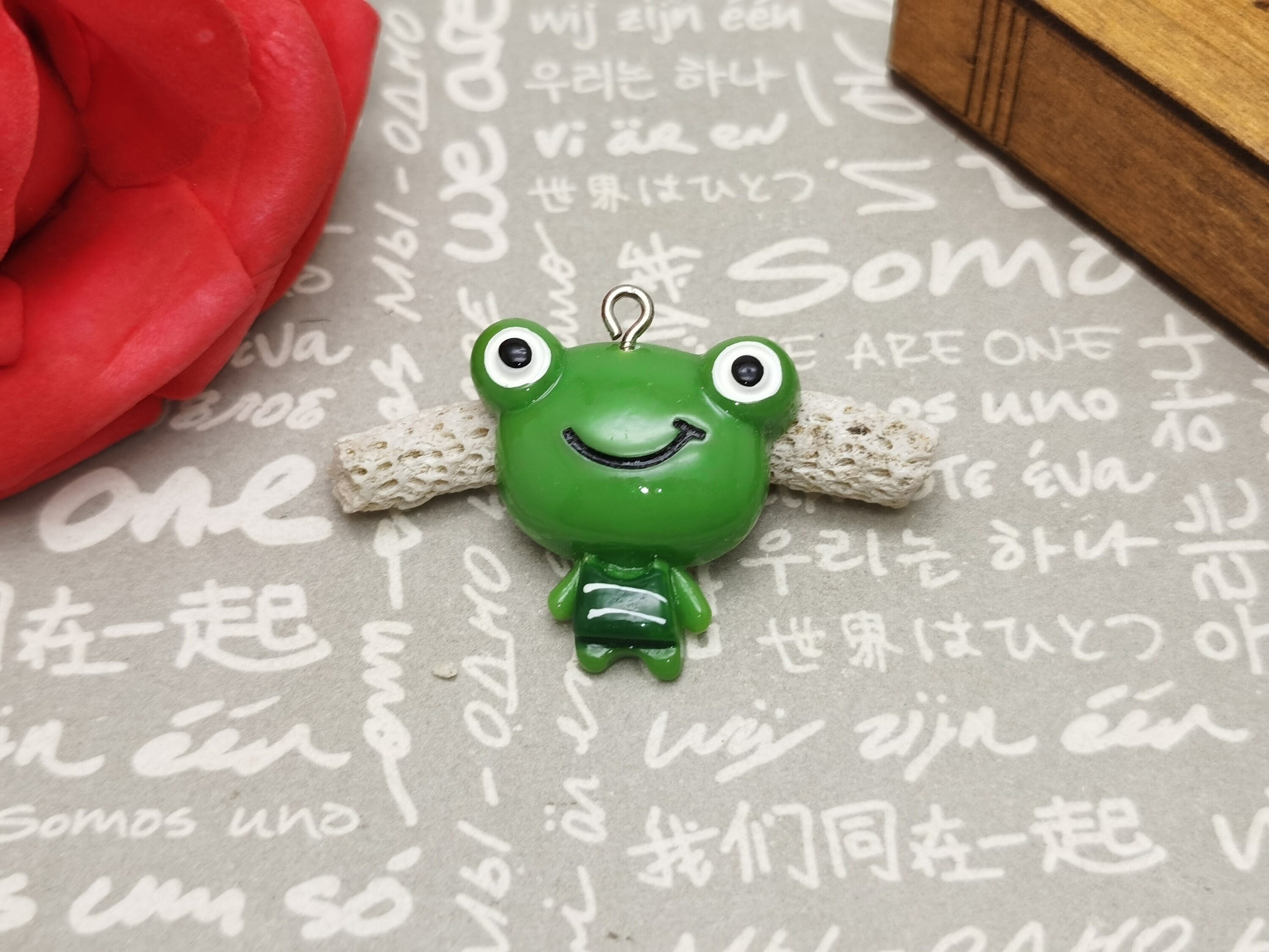 6/20 Pieces Plastic Frog Pendant Charm , Resin Handmade