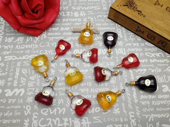 6/20 Pieces Plastic Whisky Wine Bottle Pendant Charm Resin