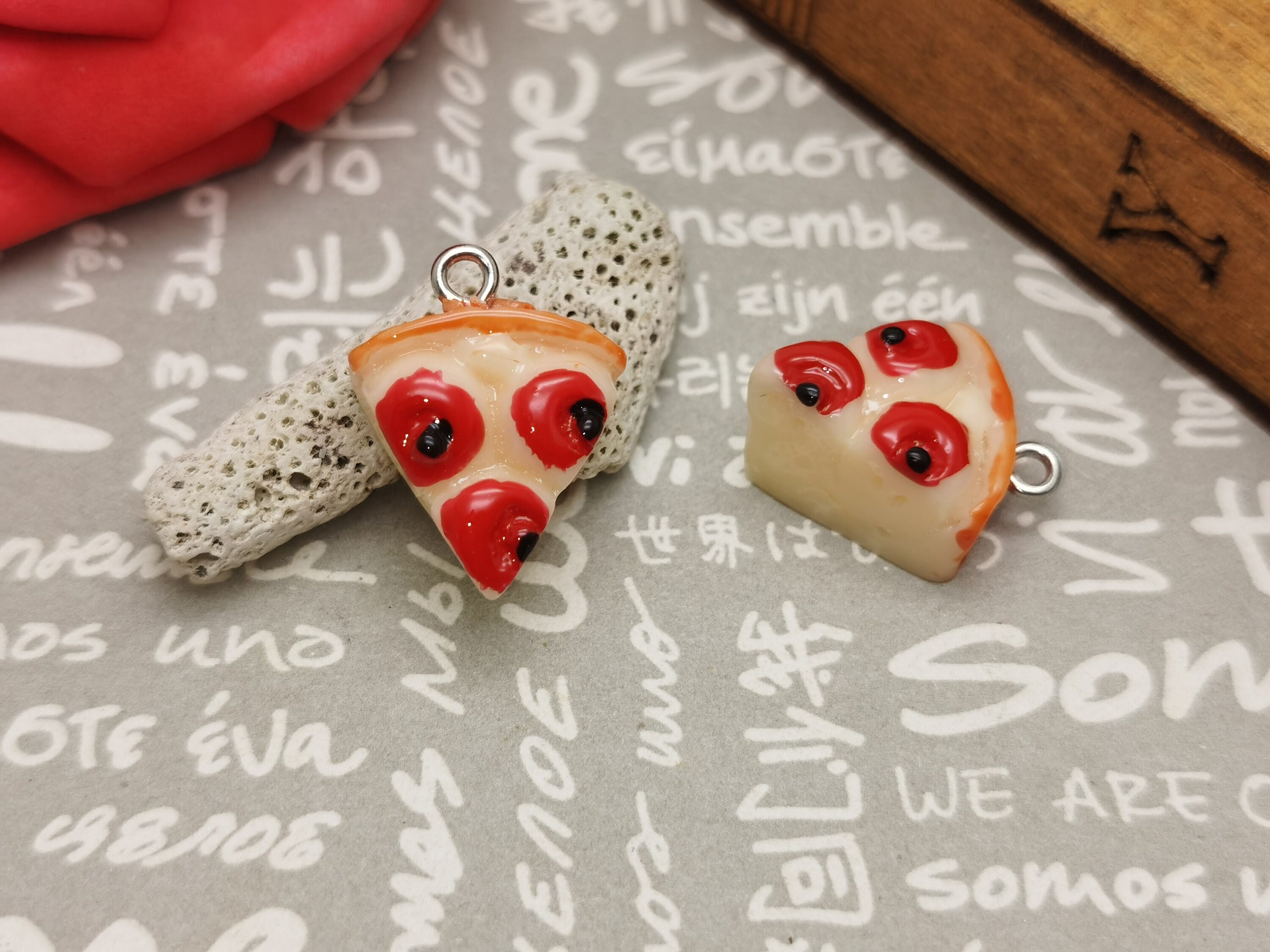 6/20 Pieces Plastic Pizza Pizzeria Pendant Charm , Resin Handmade