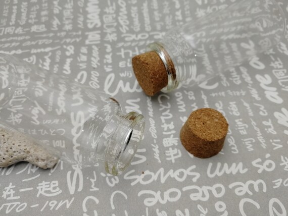 Piccole Bottiglie Di Vetro Immagine Stock. Immagine Di Storico - 89929281 - Foto 7