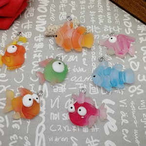 6/20 pieces plastic tropical fish pendant charm , resin handmade craft jewelry DIY finding necklace earring drop decoration accessory AP0385