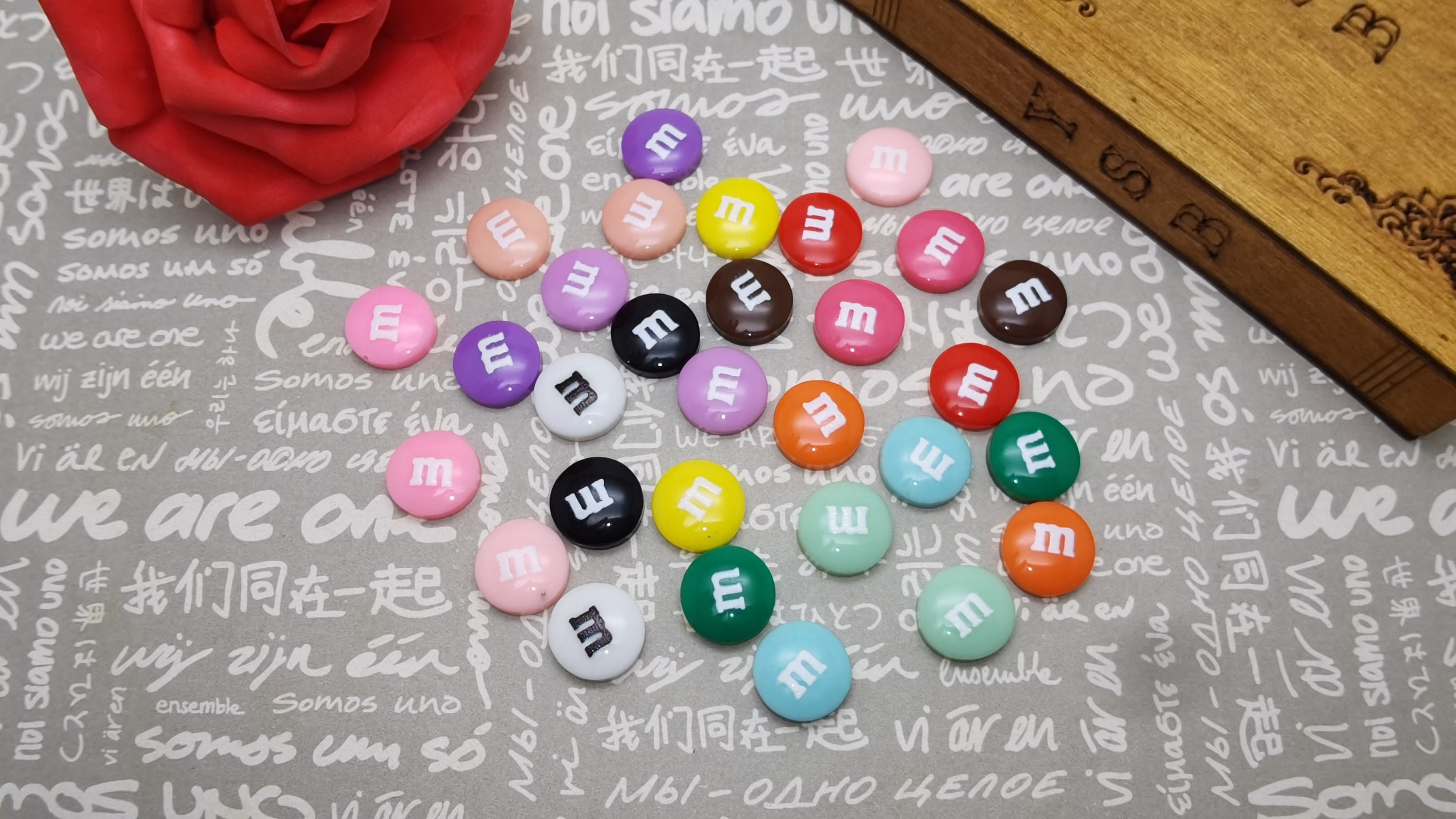10/50 piece plastic M&M chocolate candy flat back cabochon charm mix color resin flatback cab decoration jewelry bead pendant finding AP0726