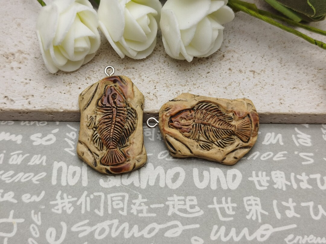 透明石の動物形ペンダント 透明石の動物形ペンダント