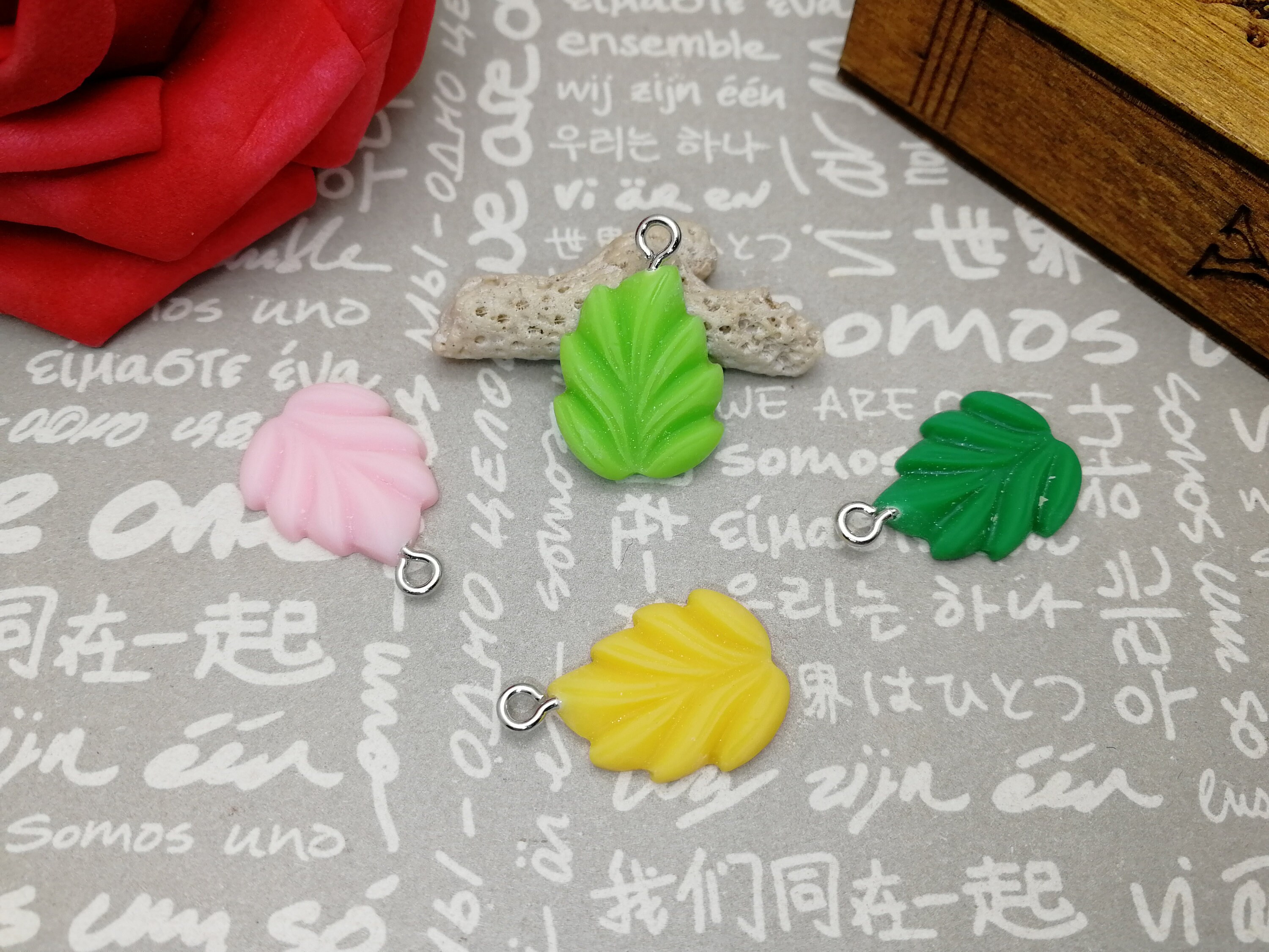 6 / 20 Pieces Plastic Leaf Foliage Pendant Charm Kawaii - Etsy