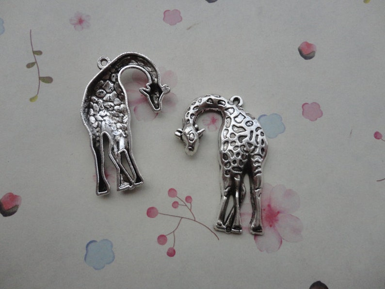 50pcs antique silver color metal giraffe charm metal giraffe pendant 30x43mm CP828