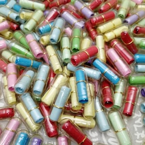 Ciondolo per capsula pillola con messaggio di auguri di colore trasparente da 100 pezzi con nota di carta bianca colorata all'interno, ritrovamento di perline di pillola con nota d'amore segreta, AP0055