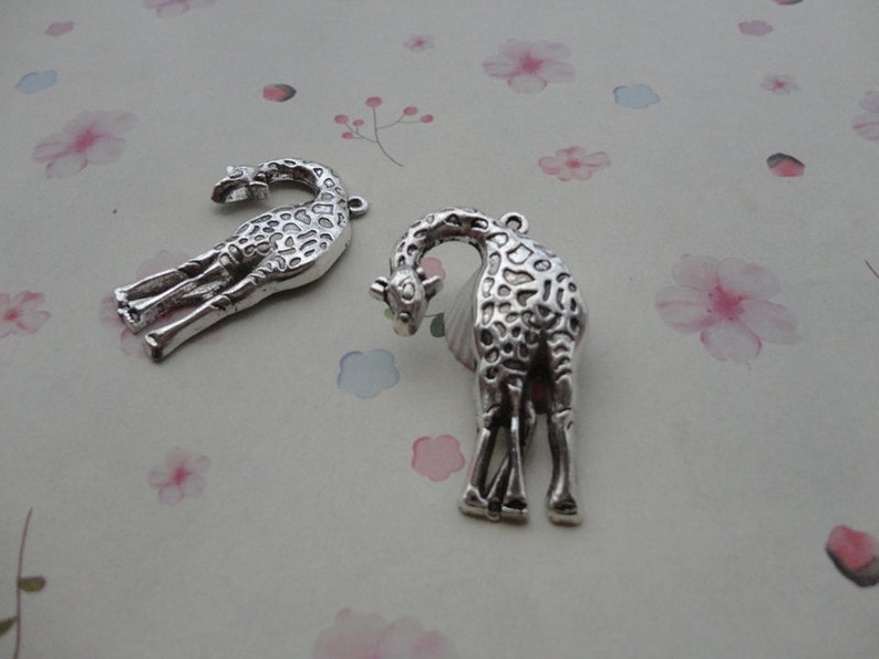 50pcs antique silver color metal giraffe charm metal giraffe pendant 30x43mm CP828