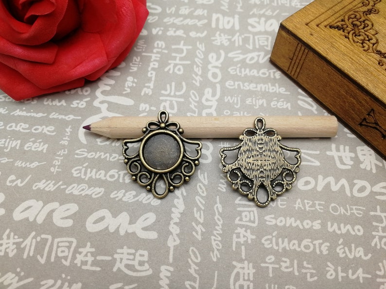 antique bronze silver color AM737 10pcs 12mm round match metal cameo cabochon base settings tray blank flower floral pendant drop charm